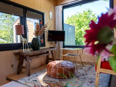 MAISON 40 personnes - Bâtiment principal 20 personnes + 5 petites serres