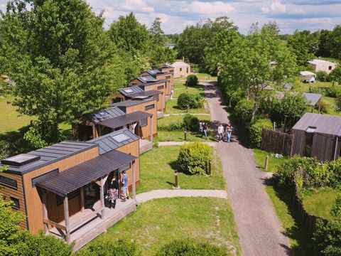 MAISON 40 personnes - Bâtiment principal 20 personnes + 5 petites serres