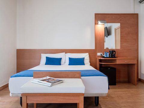 CHAMBRE 4 personnes - CHAMBRE QUADRUPLE - BALCON - PETIT-DÉJEUNER INCLUS