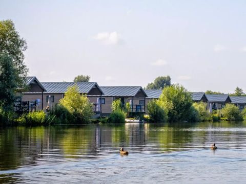 HÉBERGEMENT INSOLITE 6 personnes - Pavillon d'eau