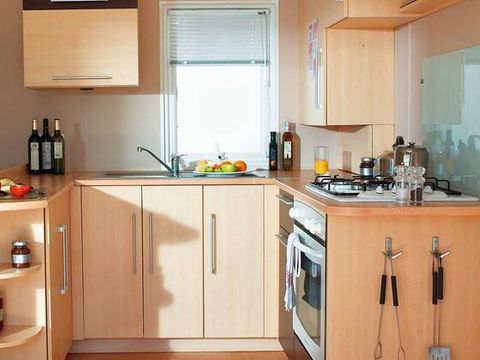 MOBILHOME 6 personnes - Classic | 3 Chambres | Capacité 6 personnes | Terrasse surélevée | 1 Salle de bain | Climatisation