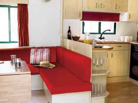 MOBILHOME 6 personnes - Classic | 3 Chambres | Capacité 6 personnes | Terrasse surélevée | 1 Salle de bain | Climatisation