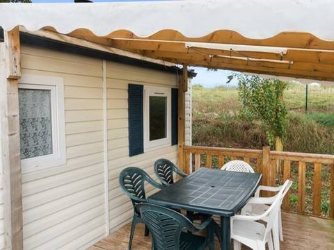 MOBILHOME 6 personnes - Classic | 3 Chambres | Capacité 6 personnes | Terrasse surélevée | 1 Salle de bain | Climatisation