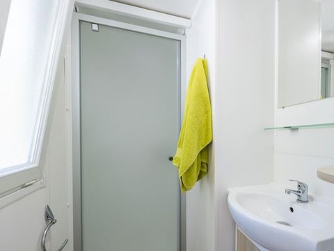 MOBILHOME 6 personnes - 2 chambres 4 à 6 personnes MOBILHOME 6 personnes - 2 chambres 4 à 6 personnes