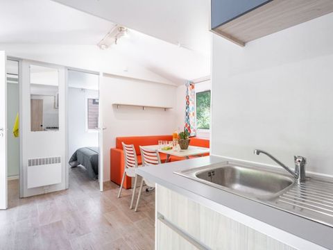 MOBILHOME 6 personnes - 2 chambres 4 à 6 personnes MOBILHOME 6 personnes - 2 chambres 4 à 6 personnes