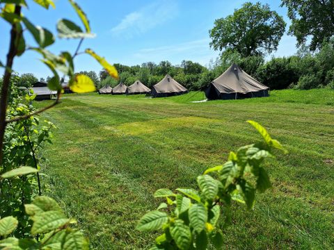 Tente en toile et en bois 4 personnes - Glamping Belltent 2/4 lits