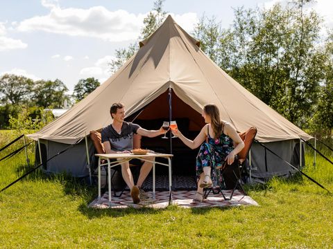 Tente en toile et en bois 4 personnes - Glamping Belltent 2/4 lits