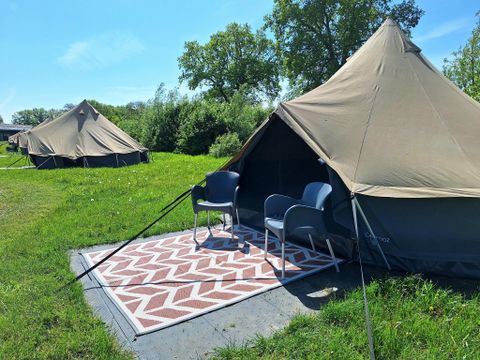 Tente en toile et en bois 4 personnes - Glamping Belltent 2/4 lits