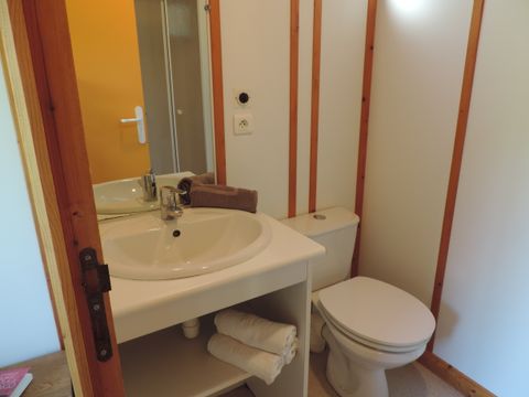 Chalet 6 personnes - HARMONIE avec la nature - 31m² - 2 chambres avec vue rivière