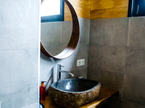 LODGE 4 personnes - Pavillon d'eau Ljurk