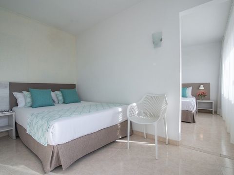 CHAMBRE 4 personnes - CHAMBRE QUADRUPLE SUPÉRIEUR - 2 ESPACES - BALCON - PETITDÉJEUNER INCLUS