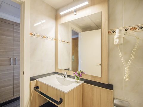 CHAMBRE 2 personnes - Chambre Double - Balcon