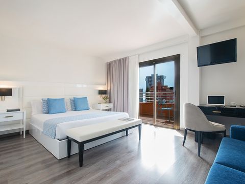 CHAMBRE 2 personnes - Chambre Double - Supérieur - Balcon