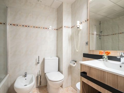 CHAMBRE 3 personnes - Chambre Familiale - 3 personnes - balcon