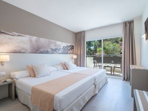 CHAMBRE 4 personnes - Chambre Familiale - 3 adultes + 1 enfant (-12 ans) - balcon