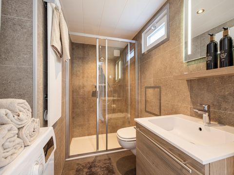 HÉBERGEMENT INSOLITE 4 personnes - Hébergement de luxe sur l'eau en Frise