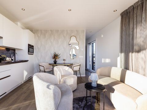 HÉBERGEMENT INSOLITE 4 personnes - Hébergement de luxe sur l'eau en Frise