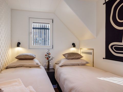 HÉBERGEMENT INSOLITE 4 personnes - Hébergement de luxe sur l'eau en Frise