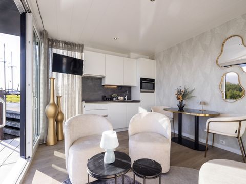 HÉBERGEMENT INSOLITE 4 personnes - Hébergement de luxe sur l'eau en Frise