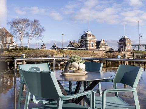 HÉBERGEMENT INSOLITE 4 personnes - Hébergement de luxe sur l'eau en Frise