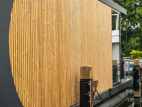 HÉBERGEMENT INSOLITE 4 personnes - Hébergement de luxe sur l'eau en Frise (41)