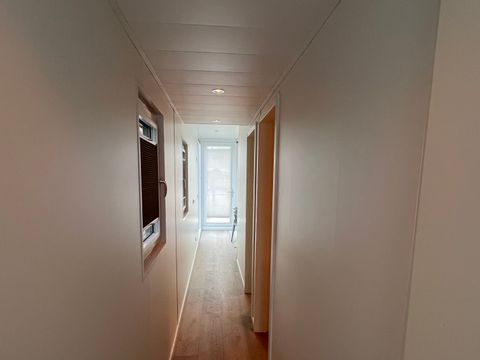 HÉBERGEMENT INSOLITE 4 personnes - Hébergement de luxe sur l'eau en Frise (41)