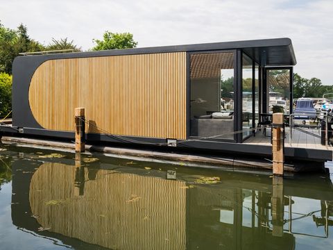HÉBERGEMENT INSOLITE 4 personnes - Hébergement de luxe sur l'eau en Frise (41)