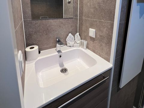 HÉBERGEMENT INSOLITE 4 personnes - Hébergement de luxe sur l'eau en Frise (41)