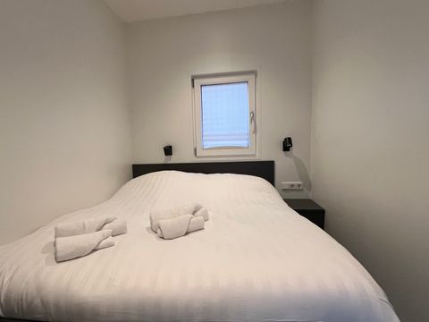 HÉBERGEMENT INSOLITE 4 personnes - Hébergement de luxe sur l'eau en Frise (41)