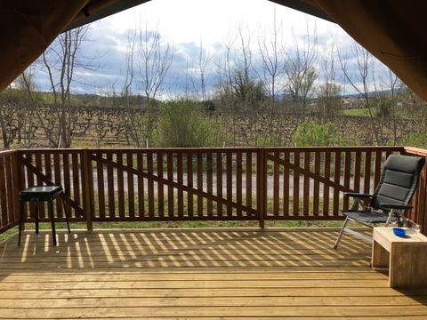 TENTE TOILE ET BOIS 4 personnes - y compris les installations sanitaires