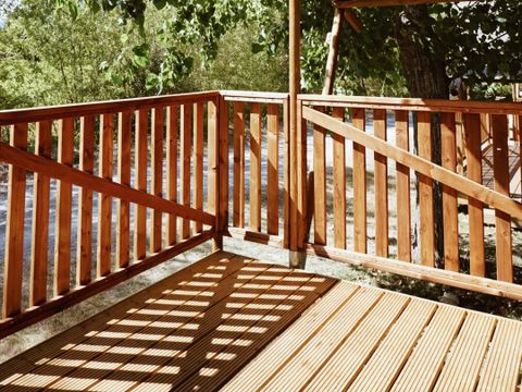 TENTE TOILE ET BOIS 4 personnes - y compris les installations sanitaires