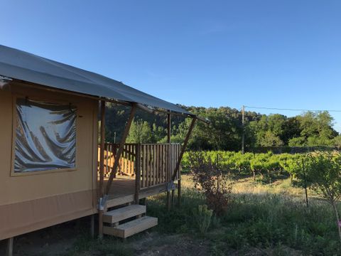 TENTE TOILE ET BOIS 6 personnes - y compris les installations sanitaires