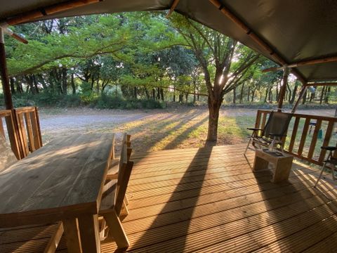 TENTE TOILE ET BOIS 4 personnes - y compris les installations sanitaires