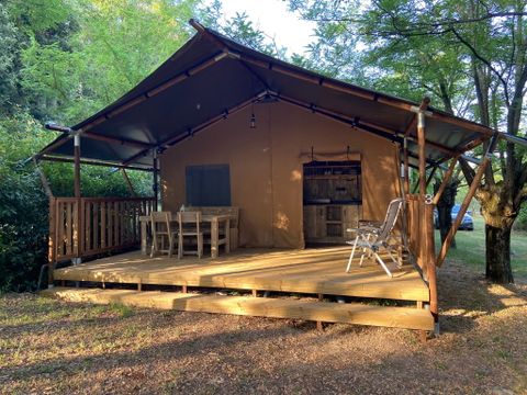 TENTE TOILE ET BOIS 4 personnes - y compris les installations sanitaires