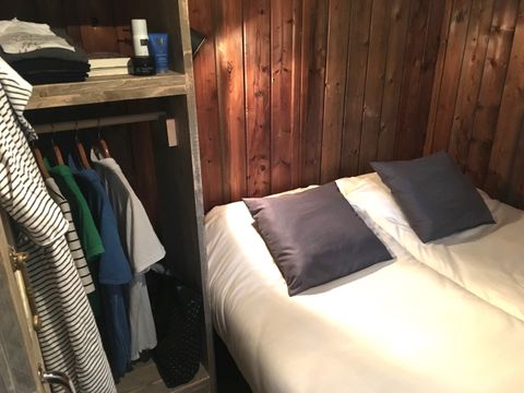 TENTE TOILE ET BOIS 6 personnes - y compris les installations sanitaires