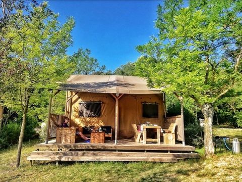 TENTE TOILE ET BOIS 6 personnes - y compris les installations sanitaires
