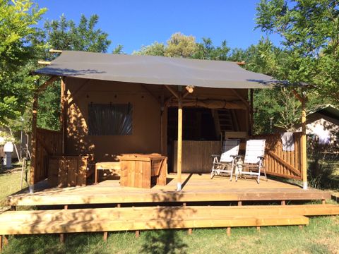 TENTE TOILE ET BOIS 6 personnes - y compris les installations sanitaires