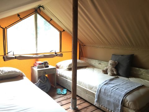 TENTE TOILE ET BOIS 6 personnes - y compris les installations sanitaires