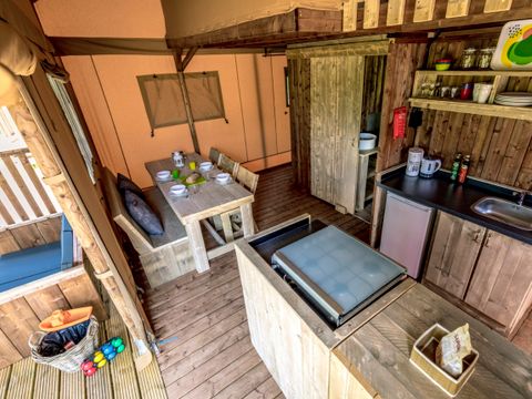 TENTE TOILE ET BOIS 6 personnes - y compris les installations sanitaires