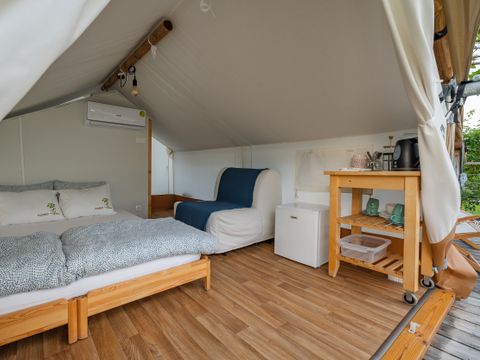 TENTE 2 personnes - glamping, toilettes privées, évier & baignoire extérieure 15m²