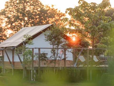 TENTE 2 personnes - glamping, toilettes privées, évier & baignoire extérieure 15m²