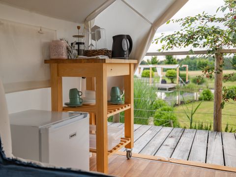 TENTE 2 personnes - glamping, toilettes privées, évier & baignoire extérieure 15m²