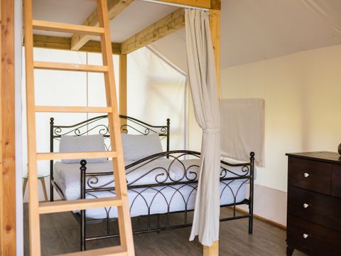 Tente en toile et en bois 5 personnes - Glamping avec salle de bain, Amber 40 m2