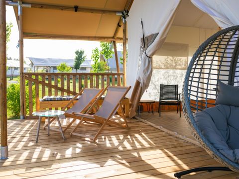 Tente en toile et en bois 5 personnes - Glamping avec salle de bain, Amber 40 m2