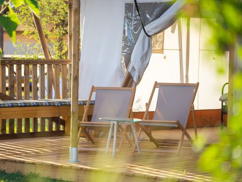 Tente en toile et en bois 5 personnes - Tente Glamping avec Salle de Bain, Amber 44 m², Premium - JACUZZI