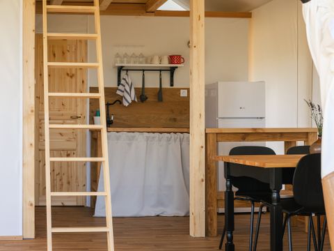 Tente en toile et en bois 5 personnes - Tente Glamping avec Salle de Bain, Amber 44 m², Premium - JACUZZI