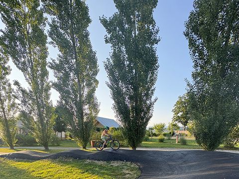 Tente en toile et en bois 5 personnes - Tente Glamping avec Salle de Bain, Amber 44 m², Premium - JACUZZI