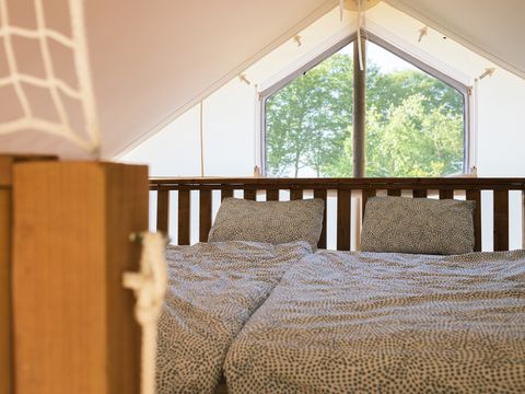 Tente en toile et en bois 5 personnes - Tente Glamping avec Salle de Bain, Amber 44 m², Premium - JACUZZI