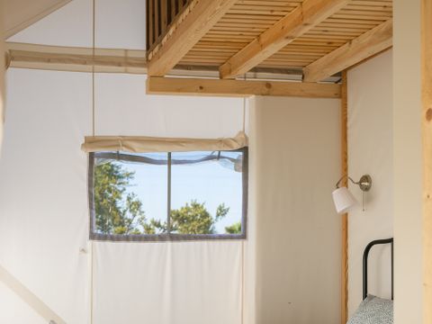 Tente en toile et en bois 5 personnes - Tente Glamping avec Salle de Bain, Amber 44 m², Premium - JACUZZI