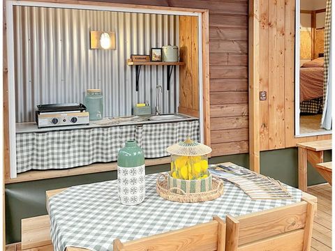 HÉBERGEMENT INSOLITE 4 personnes - Tiny House | 2 Ch. | 4 Pers. | Terrasse surélevée | 1 SDB